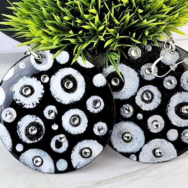 Black-White Round Artistry Earrings (W0148)